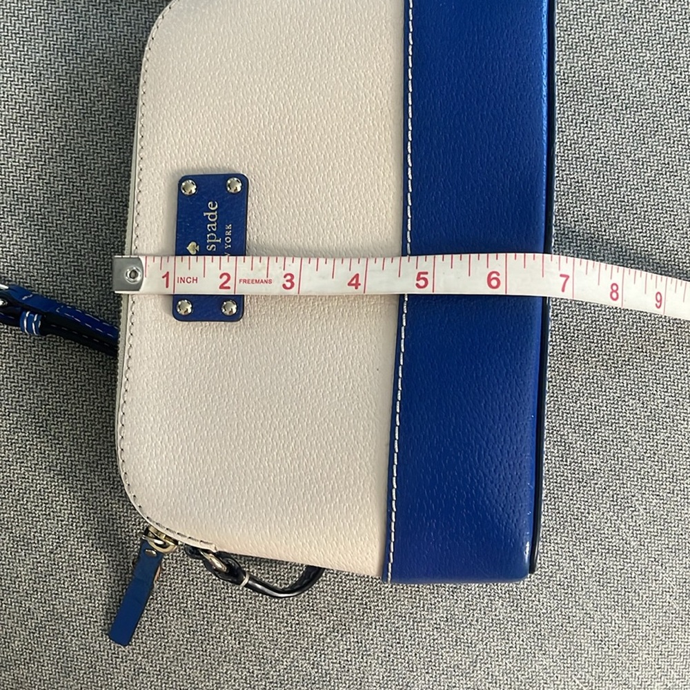 Small Kate Spade ♠️ Crossbody - Picture 7 of 9
